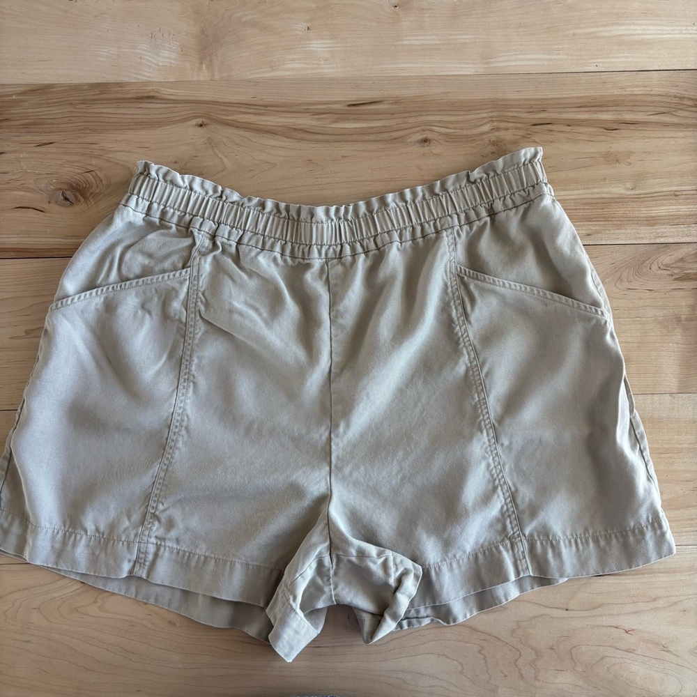 Elizabeth and James Khaki Pull On Shorts Elastic Waist Size XL 4 Inch Inseam